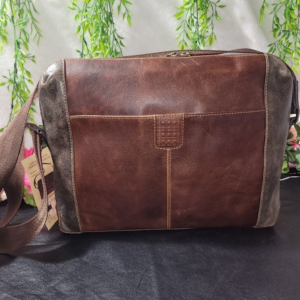 Boconi  Garth Urban Messenger Bag in Conyac Full Grain Leather